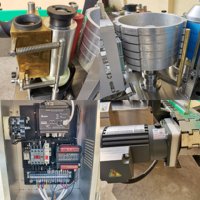 Étiqueteuse automatique pour bouteilles rondes avec dispositif de protection, taille d'étiquette réglable pour l'industrie de l'emballage