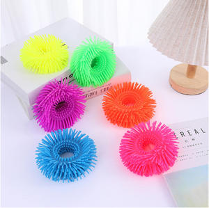 Sortie d'usine personnalisé coloré Squeeze Ball jouet mignon poilu en plastique Bracelet anti-Stress pour garçons sensoriel TPR cadeau - Product Image 4