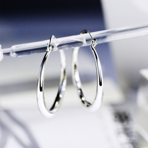 Pendientes de Aro Grandes y Lisos para Mujer, Diseño Redondo Simple, Accesorios para las Orejas de Uso Diario - Product Image 3