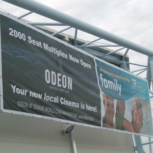 Banners de Malla de Alta Calidad, Impresión Digital para Cercas de Obras de Construcción y Anuncios Exteriores en Zonas con Viento - Product Image 1