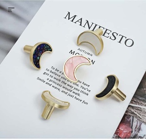 北欧创意月亮形单孔拉手 - 多色简约旋钮，适用于橱柜/抽屉/衣柜家具 - Product Image 4