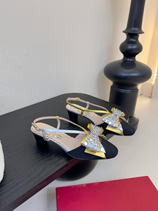 Sandalias Negras y Doradas con Tacón Cuadrado y Detalle de Lazo de Cristal para Mujer - Product Image 5