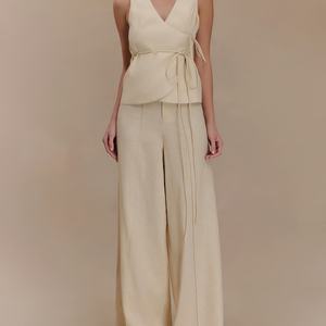 Conjunto de Dos Piezas Casual y Elegante para Mujer, Pantalones Vaqueros con Corte de Campana y Top de Tirantes con Cuello en V, en Lino y Algodón - Product Image 3