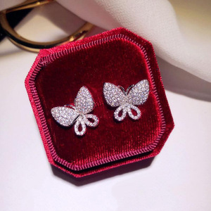 Eleganti orecchini a forma di farfalla per donna, gioielli per le orecchie in stile scintillante - Product Image 1