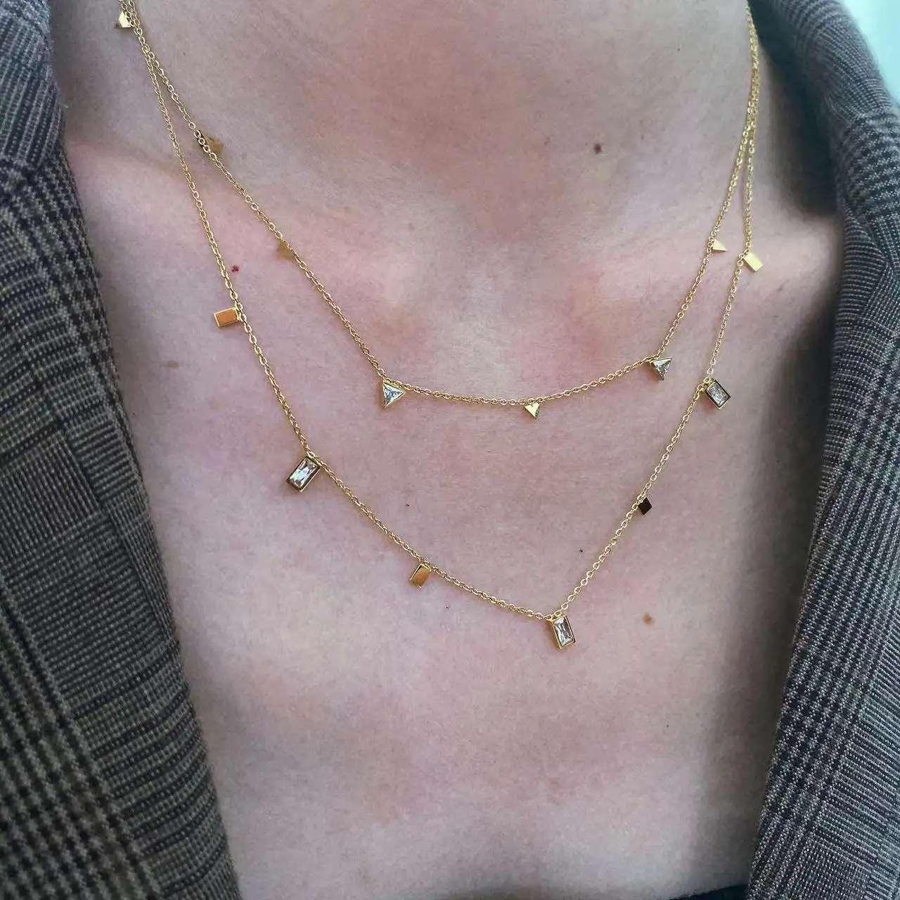 Vershal VSB1982, collar con colgante de circón triangular de moda, collar de acero inoxidable chapado en oro de 18K que no se desvanece