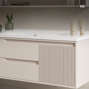 Meuble de salle de bain en bois massif style crème avec lavabo intégré en céramique - Product Image 6