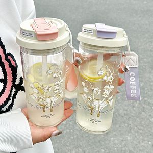 Gobelet d'eau Lily Valley 580 ml, nouveau gobelet portable pour boire en extérieur avec bec verseur, bouteille d'eau résistante aux chocs - Product Image 1