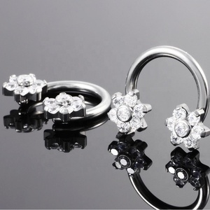 Nouvelles bagues en titane G23 avec cristaux en forme de fleur, pour le nez, les oreilles, le <span class=keywords><strong>tragus</strong></span>, le daith, le cartilage, bijoux de piercing - Product Image 6