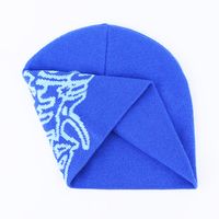 Bonnets d'hiver en tricot entièrement jacquard pelucheux avec logo personnalisé Bonnet souple avec tête de mort