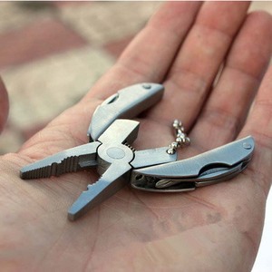 <span class=keywords><strong>Mini</strong></span> pince multifonction en acier inoxydable pour l'extérieur, pliable, avec tournevis, pince, porte-clés, outil portable pour la randonnée et le camping - Product Image 3