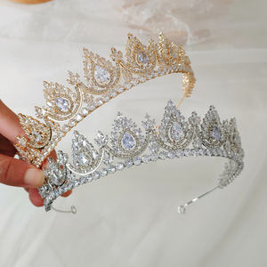 Classica Tiara da Regina di Bellezza, Corona con Zirconi e Strass per Spose e Donne - Product Image 2