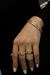 สร้อยข้อมือแฟชั่น Xinfly ทองคำแท้ 18K รูปทรงงู ขนาด 17 มม. เพชรธรรมชาติ 0.53 กะรัต สายโซ่แบบสองวง ปรับขนาดได้ สีทองอร่าม - Product Image 4