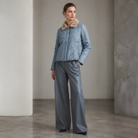 Doudoune courte en cuir de mouton bleu douillet avec col en fourrure de vison et cordon de serrage pour femme