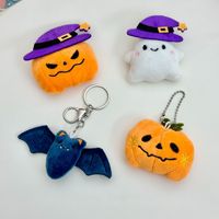 Peluches d'Halloween : Chauve-souris volante, Chapeau de sorcière, Fantôme, Citrouilles, Squelette, Porte-clés d'Halloween, Décoration en peluche