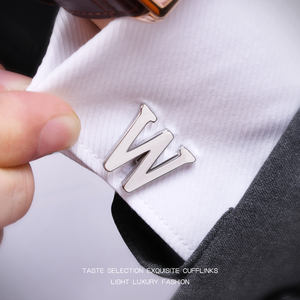 Boutons <span class=keywords><strong>de</strong></span> <span class=keywords><strong>manchette</strong></span> en métal vierge en acier inoxydable <span class=keywords><strong>argent</strong></span>é, alphabet A-Z, boutons <span class=keywords><strong>de</strong></span> <span class=keywords><strong>manchette</strong></span> personnalisés - Product Image 4