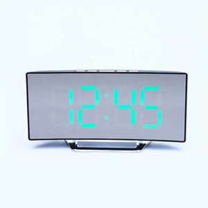 Reloj de espejo LED moderno con alarma digital y pantalla de temperatura, reloj de mesa rectangular de plástico para uso en el hogar o escritorio. - Product Image 1