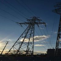 Poteau de ligne électrique à 4 poteaux ASTM, tour de transmission en acier cornière de 180 m, équipement électrique 300 A, galvanisation à chaud