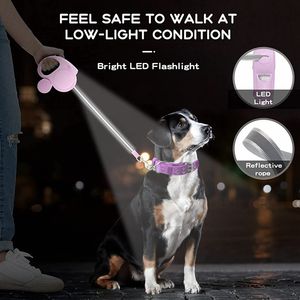 Correa retráctil automática para caminar para perros sin enredos con linterna <span class=keywords><strong>LED</strong></span> y dispensador de bolsas para caca para perros pequeños, medianos y grandes - Product Image 3