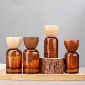 Flacon cosmétique vide en verre brun de 30 ml et 50 ml avec bouchon à vis et capuchon en bois, <span class=keywords><strong>pour</strong></span> <span class=keywords><strong>parfum</strong></span> et vaporisateur - Product Image 2
