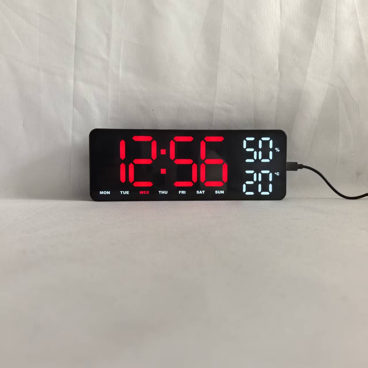 Carcasa negra, luz roja.