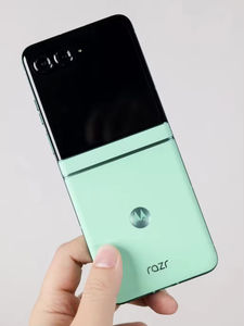 Teléfono Inteligente Razr 60 Plegable 5G Original Usado a Bajo <span class=keywords><strong>Precio</strong></span>, Batería de 4500 mAh, Carga con Cable de 33 W y Inalámbrica de 15 W, IP48, Doble SIM - Product Image 5