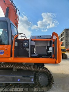 Excavatrice sur chenilles hydraulique d'occasion Hitachi ZX200 de 20 tonnes, fabriquée au Japon, modèle Zaxis200 - Product Image 4