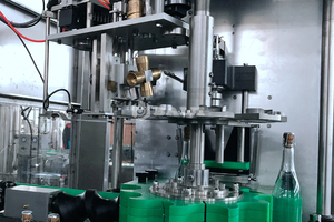 Máquina Llenadora de Botellas de Vidrio para Vino Espumoso, Automática, Lineal, de 300ml-750ml - Product Image 4