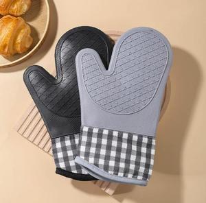 Vente flash : Gants et maniques de cuisine en silicone et coton résistants à la chaleur, à pois, pour barbecue et grillades - Product Image 1