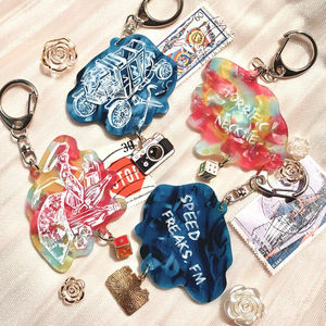 特殊彩色亚克力定制印花促销亚克力钥匙扣塑料钥匙圈带动漫环氧魅力定制贴纸 - Product Image 1