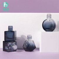 YAN emballage 8ml 10ml parfum de voiture suspendu diffuseur bouteille en verre Transparent noir finition givrée couvercle en bois corde bouchon à vis gratuit