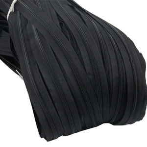 Hersteller Nylon Reiß verschluss Raw Black Dying Rolls Größe 5 Band Nylon Reiß verschluss Langkettiger Nylon Reiß verschluss für Tasche