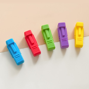 Masticabile <span class=keywords><strong>ambra</strong></span> <span class=keywords><strong>dentizione</strong></span> del bambino in Silicone massaggiagengive collana ciondolo sensoriale collana da masticare per bambini bambini con autismo