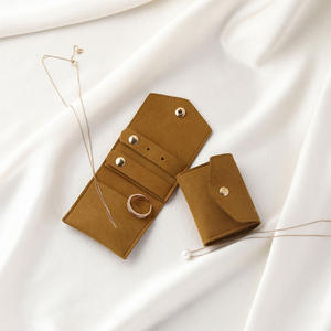 Bolsa de Almacenamiento de Joyas Mini de Lujo con Logotipo Personalizado, Bolsa Portátil de Viaje para Aretes y Pulseras para Mujer, Colorida, de Microfibra, con Cierre de Botón - Product Image 4