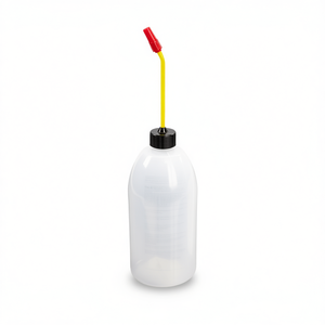 Botella de plástico para verter aceite con boquilla roja y tapón amarillo para uso automotriz - Product Image 2