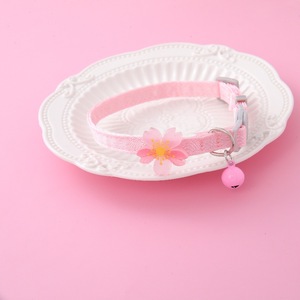 Collar de satén rosa Autonomy para gatos con lazo de encaje y campana de perlas para el Festival Qixi - Product Image 4