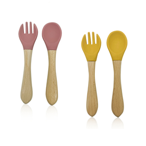 Juego de tenedor y cuchara de silicona de grado alimenticio para bebés, cabezal suave desmontable, mango de madera sin BPA, vajilla para la primera comida de niños pequeños - Product Image 1