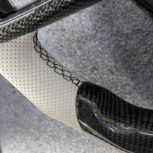 Volant sport en cuir perforé blanc et fibre de carbone pour <span class=keywords><strong>Ford</strong></span> <span class=keywords><strong>Mustang</strong></span> ST RS <span class=keywords><strong>GT</strong></span> 500 350 2024 - Product Image 4
