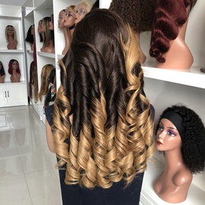 Parrucca in Capelli Umani 4/27 Marrone Biondo Ombré Ricci a Tubo Ondulati Sciolti Doppia Trama Lunga per Donna - Ingrosso Fabbrica - Product Image 2