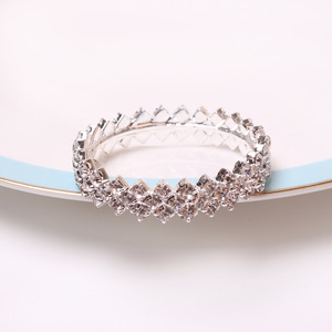 Anneaux de serviette ronds en métal argenté brillant, décorés de diamants en cristal, en gros, personnalisés, en stock, pour les faveurs de mariage - Product Image 2