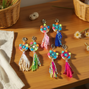 Portachiavi in stile etnico con nappa colorata decorativa per borsa o portachiavi - Product Image 2