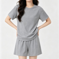 Ensemble décontracté deux pièces en coton pour femme, coupe ample, t-shirt et short, idéal pour l'été et le quotidien, personnalisable avec logo, vente en gros