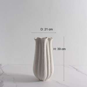 <span class=keywords><strong>Vaso</strong></span> in Ceramica per Composizioni Floreali Irregolari, Estetica Semplice, Ecologico, Colori e Forme Personalizzabili, per Tavoli da Matrimonio - Product Image 6