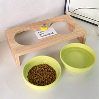 Bol en céramique de couleur unie pour chat et chien avec support en chêne, anti-déversement et anti-choc, design rond, vente en gros disponible