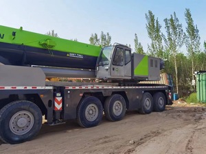 Grue sur camion Zoomlion modèle ZTC2200H 220 tonnes, occasion, très demandée, pour travaux municipaux. - Product Image 5