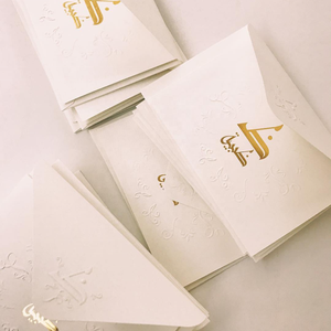 Amplop Kustom Kertas Berlapis dengan Logo Timbul dan Cetak Foil Emas untuk Promosi Merek Kartu Ucapan Hari Raya Kartu Terima Kasih - Product Image 1