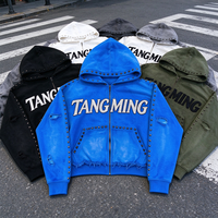 Veste à capuche streetwear personnalisée pour homme, avec broderie de patchs et lettrage, style urbain, cloutée et vieillie, zippée