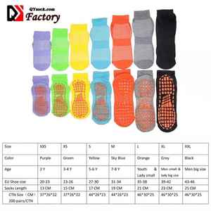 جوارب ترامبولين رياضية مانعة للانزلاق للبيع بالجملة، جوارب ملونة بقبضة مضادة للانزلاق للملاعب الداخلية للأطفال والكبار - Product Image 2