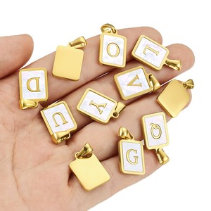 Colgante de Concha con Letras del Alfabeto |   Colgante con inicial incrustada en nácar natural |   Acero Inoxidable Chapado en Oro PVD de 18K Resistente al Agua - Product Image 6