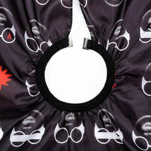 Cape de coiffure Playboy noire imprimée avec lunettes, outil de coiffure anti-adhésif pour salon de coiffure - Product Image 2