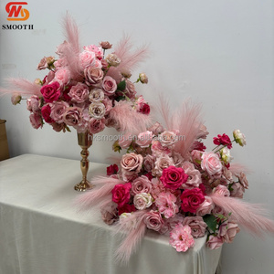 NUEVO Arreglo Floral para Boda en Rosa y Rojo con Hierba de Pampas, Decoración Floral Artificial Personalizada para Bodas - Product Image 4